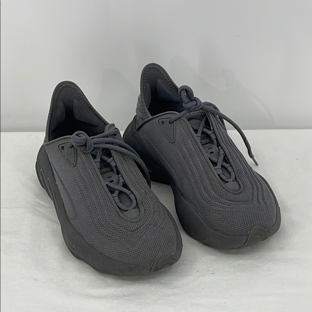 ADIDAS SIZE 5.5 Men's Gray Sneakers